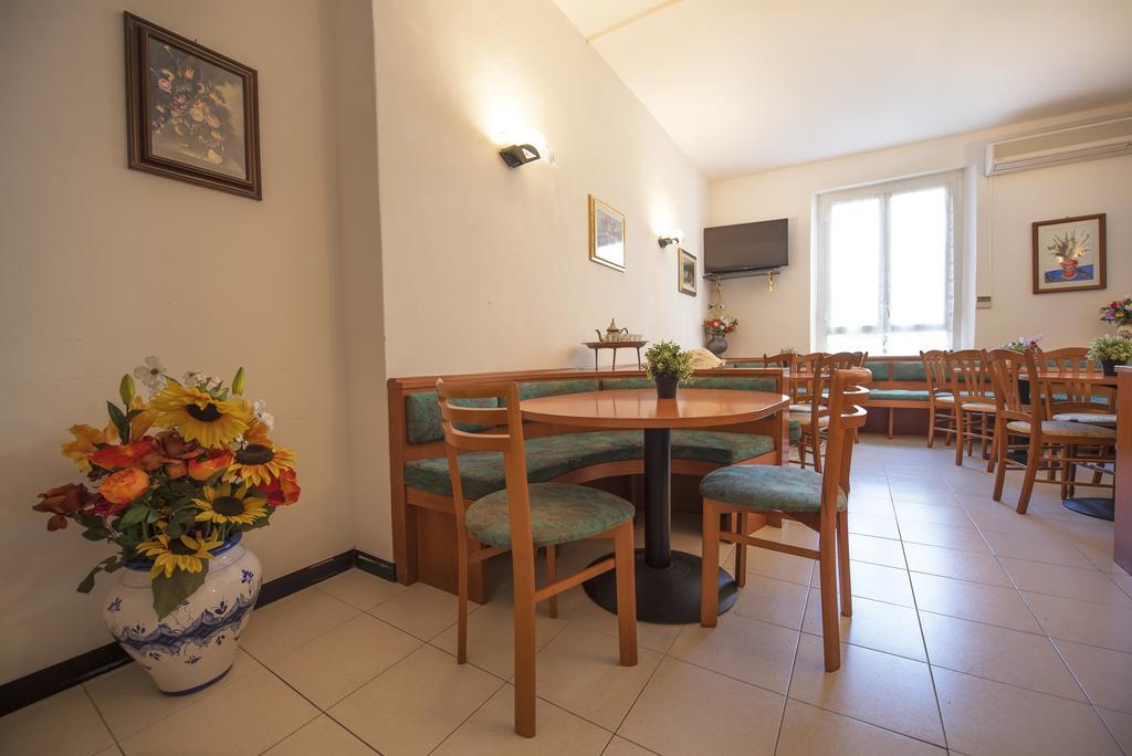 Hotel Bristol Лаваня Екстериор снимка