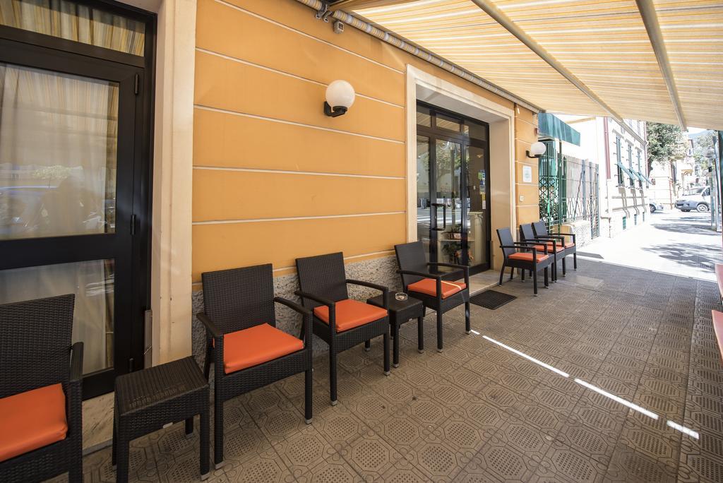 Hotel Bristol Лаваня Екстериор снимка