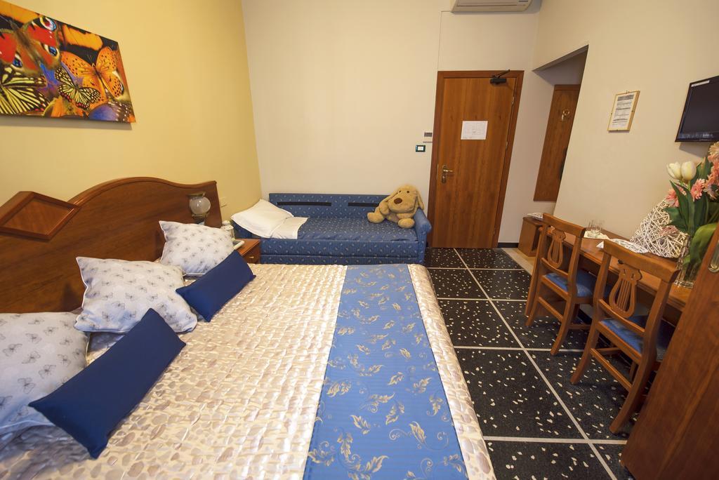 Hotel Bristol Лаваня Екстериор снимка