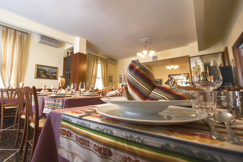 Hotel Bristol Лаваня Екстериор снимка