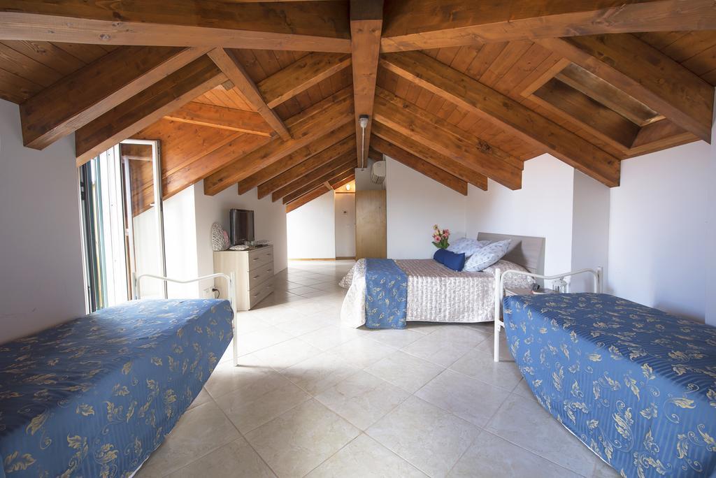 Hotel Bristol Лаваня Екстериор снимка
